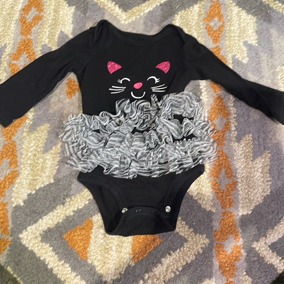 Black cat onesie. Size 9 month - Picture 1 of 3